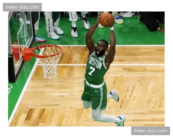 杰伦·布朗防守端进步明显 凯尔特人侧翼防守质量提升