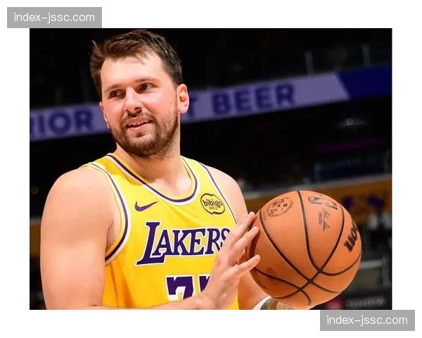 东契奇三月场均37.5分8篮板 湖人核心曾领跑月最佳评选